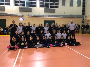 Καλωσόρισαν με παιχνίδι και χαμόγελα τα Χριστούγεννα τα τμήματα ΜΙΝΙ (video-pics)