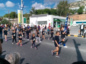 Παρέλασε για την επέτειο του “ΟΧΙ” στη Βάρη η Θέτις (pics-video)